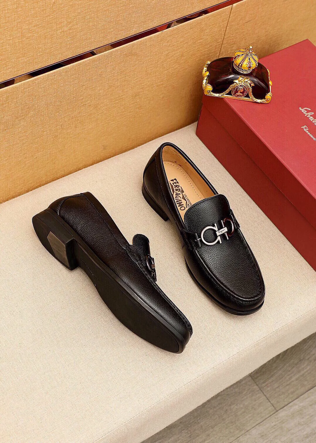 Men's shoes 💰480 💐 Product trademark: Ferragamo "Ferragamo" casual leather shoes Regular size: 38-44 (45🉑️customized) Product materials: Selected imported first-layer pebbled cowhide leather upper + luxury hardware buckle, imported water-dyed cowhide leather lining. Strong three-dimensional visual effect, original outsole color: 4⃣️seed leather materials available